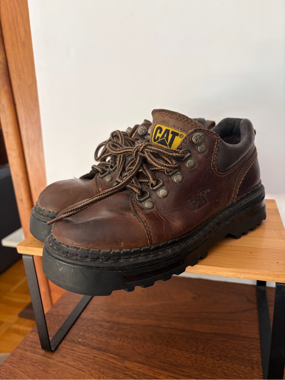 Vintage CAT Women’s Brown Leather Work Shoes! Y2K (2000?) size 7. Grunge.